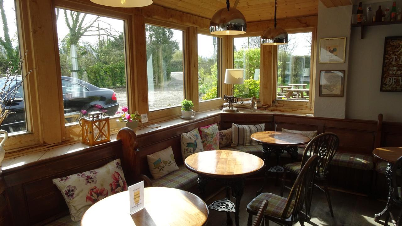 The Furze Bush Inn Newbury  Exterior photo